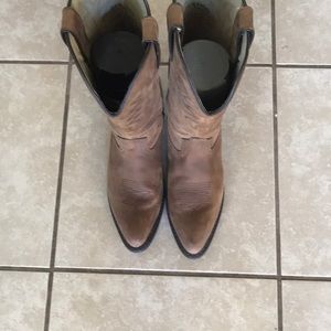 Like new size 8 Durango boots